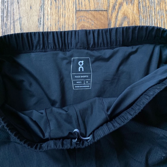 ON cloud running race shorts - Picture 6 of 7